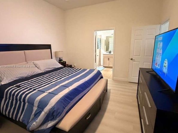 470 SE 34th Ter, Homestead FL 33033