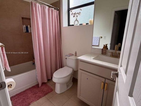 470 SE 34th Ter, Homestead FL 33033