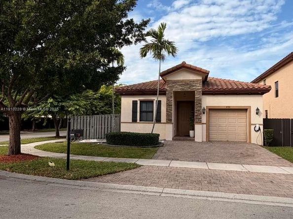 470 SE 34th Ter, Homestead FL 33033