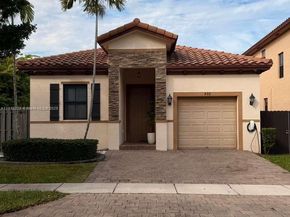 470 SE 34th Ter, Homestead FL 33033