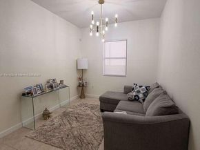 470 SE 34th Ter, Homestead FL 33033