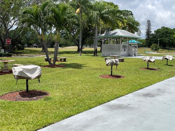36 Islewood B 36, Deerfield Beach FL 33442