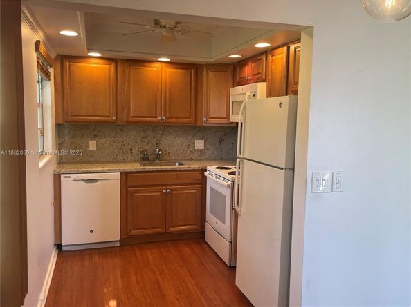 36 Islewood B 36, Deerfield Beach FL 33442