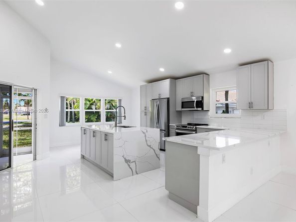 11069 Rios Rd, Boca Raton FL 33498