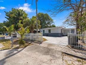 4520 SW 38th St, West Park FL 33023