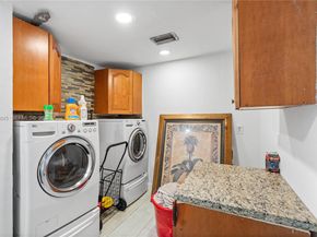 4520 SW 38th St, West Park FL 33023