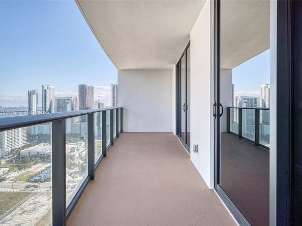 1600 NE 1st Ave 3019, Miami FL 33132