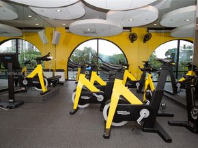 1000 W Island Blvd 312, Aventura FL 33160