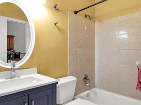 2340 Evergreen Ct, Pembroke Pines FL 33026