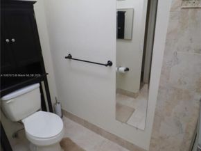 11060 N Lakeview Dr, Pembroke Pines FL 33026