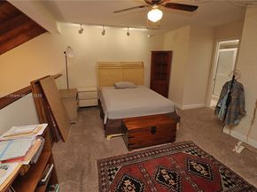 11060 N Lakeview Dr, Pembroke Pines FL 33026