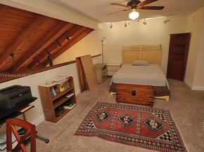 11060 N Lakeview Dr, Pembroke Pines FL 33026