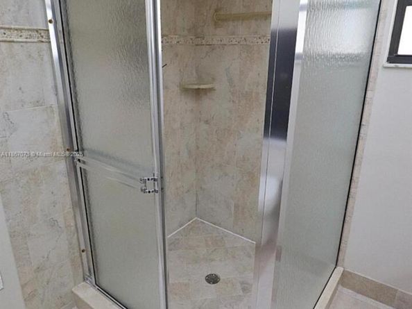 11060 N Lakeview Dr, Pembroke Pines FL 33026