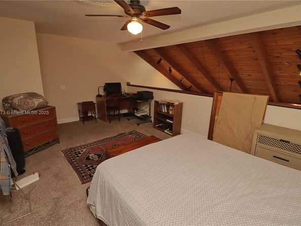 11060 N Lakeview Dr, Pembroke Pines FL 33026