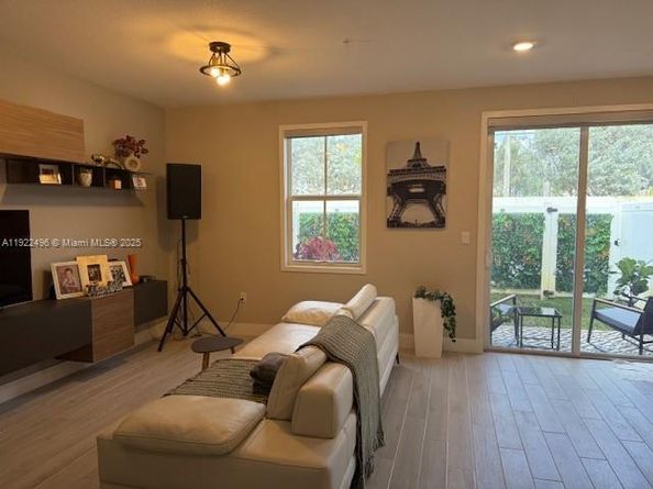 17033 SW 1st St, Pembroke Pines FL 33027