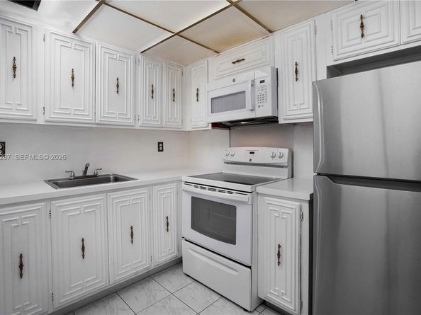 7925 Carlyle Ave 202, Miami Beach FL 33141