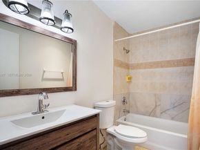 7925 Carlyle Ave 202, Miami Beach FL 33141