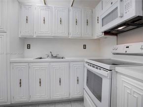 7925 Carlyle Ave 202, Miami Beach FL 33141