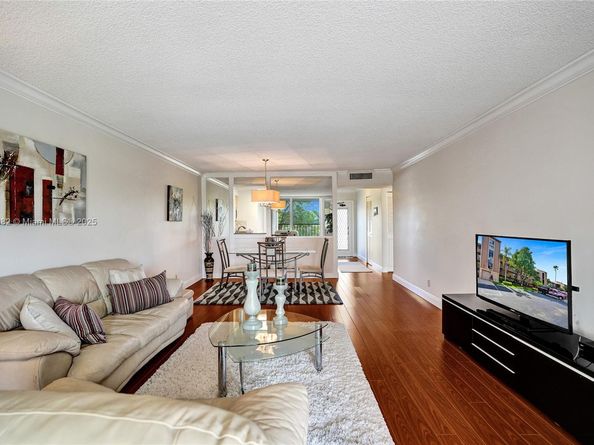 370 NW 76th Ave 307, Margate FL 33063