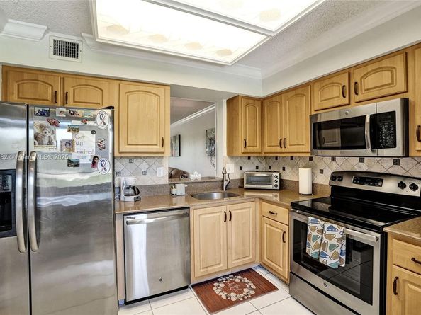 370 NW 76th Ave 307, Margate FL 33063