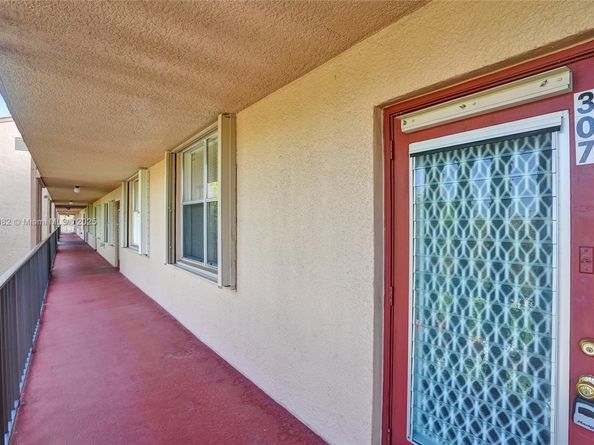 370 NW 76th Ave 307, Margate FL 33063
