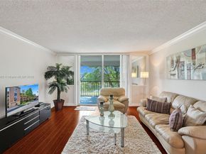 370 NW 76th Ave 307, Margate FL 33063