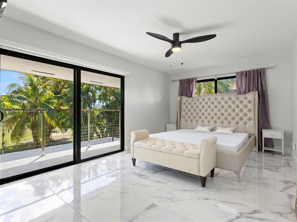 19035 E Saint Andrews Dr, Hialeah FL 33015