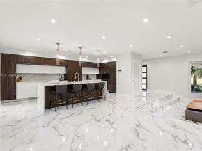 19035 E Saint Andrews Dr, Hialeah FL 33015