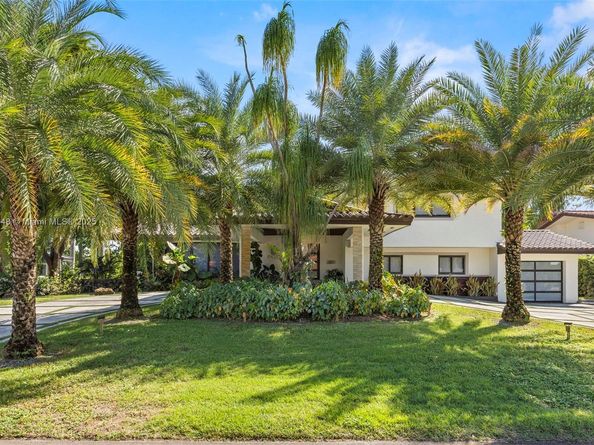 19035 E Saint Andrews Dr, Hialeah FL 33015