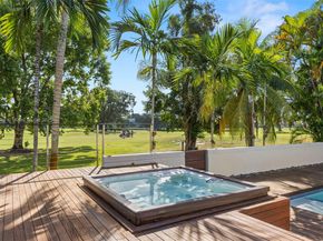 19035 E Saint Andrews Dr, Hialeah FL 33015