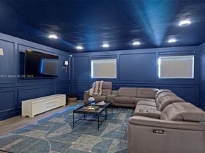 19035 E Saint Andrews Dr, Hialeah FL 33015