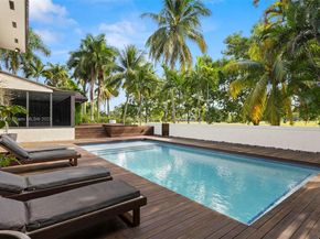 19035 E Saint Andrews Dr, Hialeah FL 33015