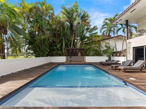 19035 E Saint Andrews Dr, Hialeah FL 33015