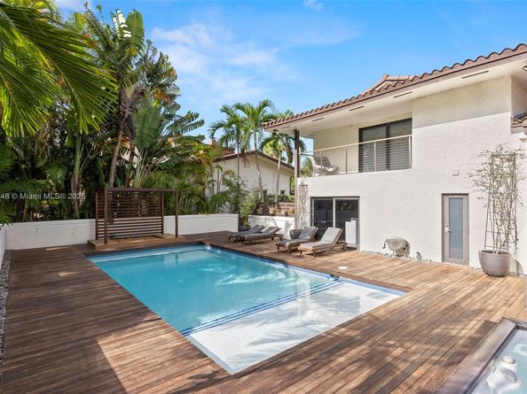 19035 E Saint Andrews Dr, Hialeah FL 33015