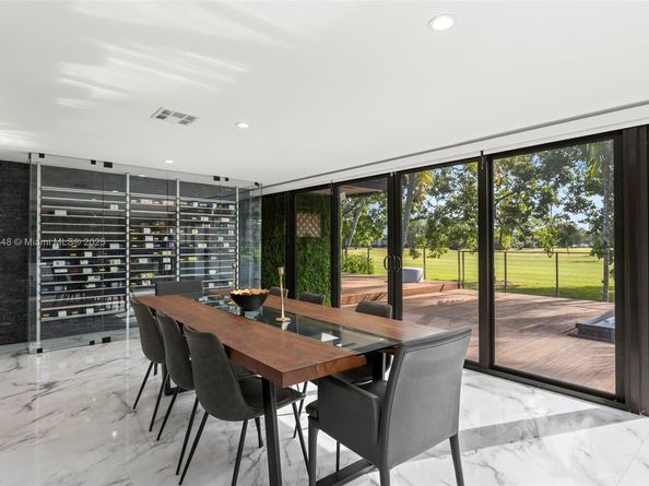 19035 E Saint Andrews Dr, Hialeah FL 33015