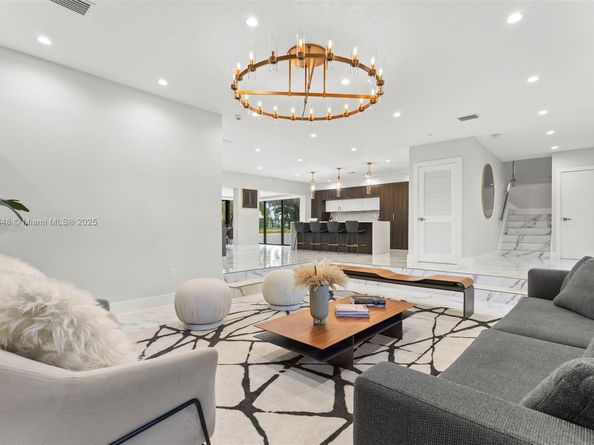 19035 E Saint Andrews Dr, Hialeah FL 33015