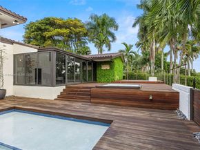 19035 E Saint Andrews Dr, Hialeah FL 33015