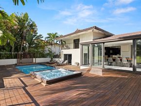 19035 E Saint Andrews Dr, Hialeah FL 33015