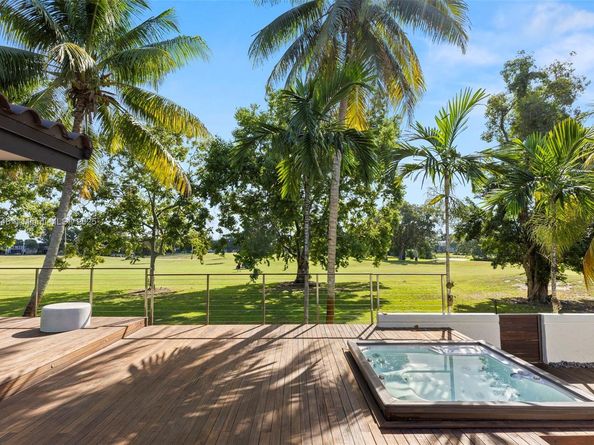 19035 E Saint Andrews Dr, Hialeah FL 33015