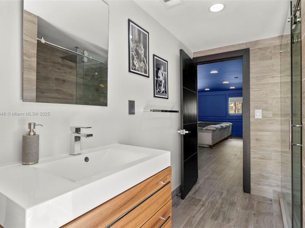 19035 E Saint Andrews Dr, Hialeah FL 33015