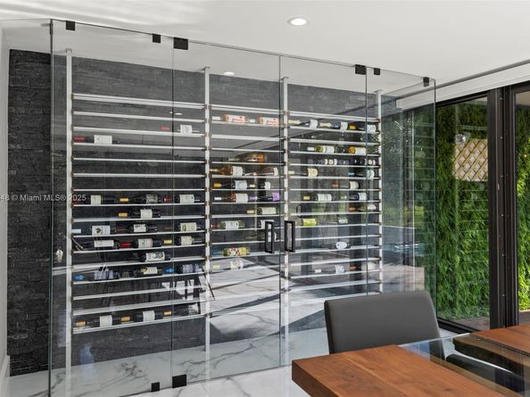 19035 E Saint Andrews Dr, Hialeah FL 33015