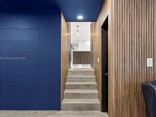 19035 E Saint Andrews Dr, Hialeah FL 33015