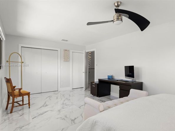 19035 E Saint Andrews Dr, Hialeah FL 33015