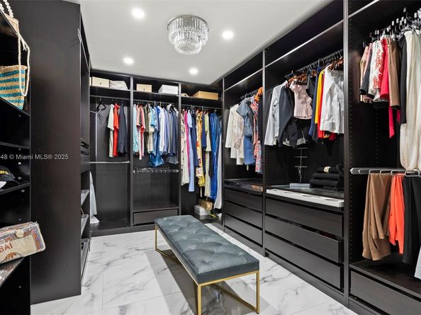 19035 E Saint Andrews Dr, Hialeah FL 33015