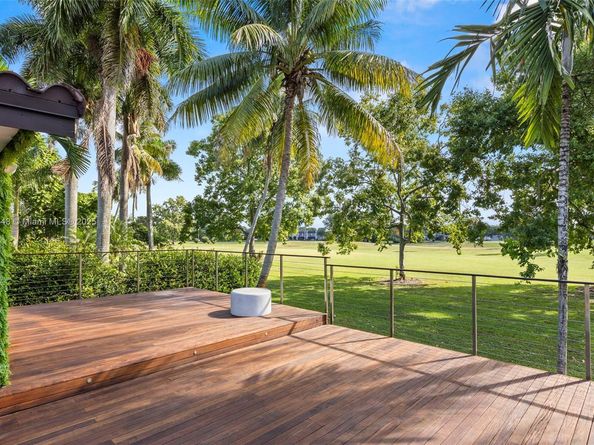 19035 E Saint Andrews Dr, Hialeah FL 33015