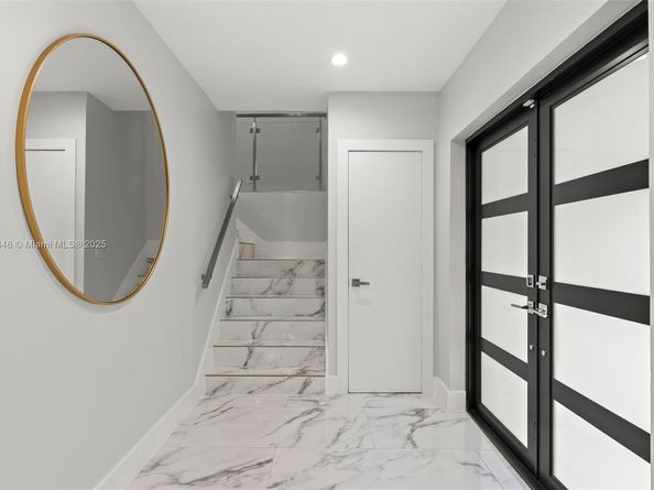 19035 E Saint Andrews Dr, Hialeah FL 33015