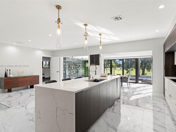 19035 E Saint Andrews Dr, Hialeah FL 33015