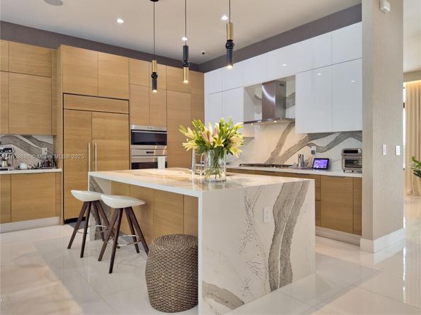 8162 NW 48th Ter, Doral FL 33166