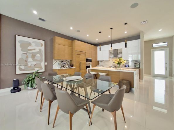 8162 NW 48th Ter, Doral FL 33166