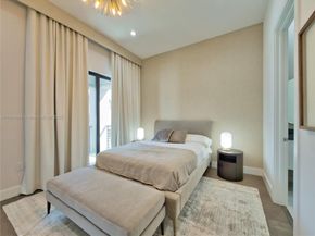 8162 NW 48th Ter, Doral FL 33166